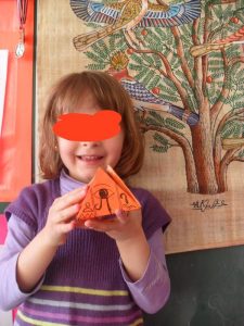 Clo__et_sa_pyramide